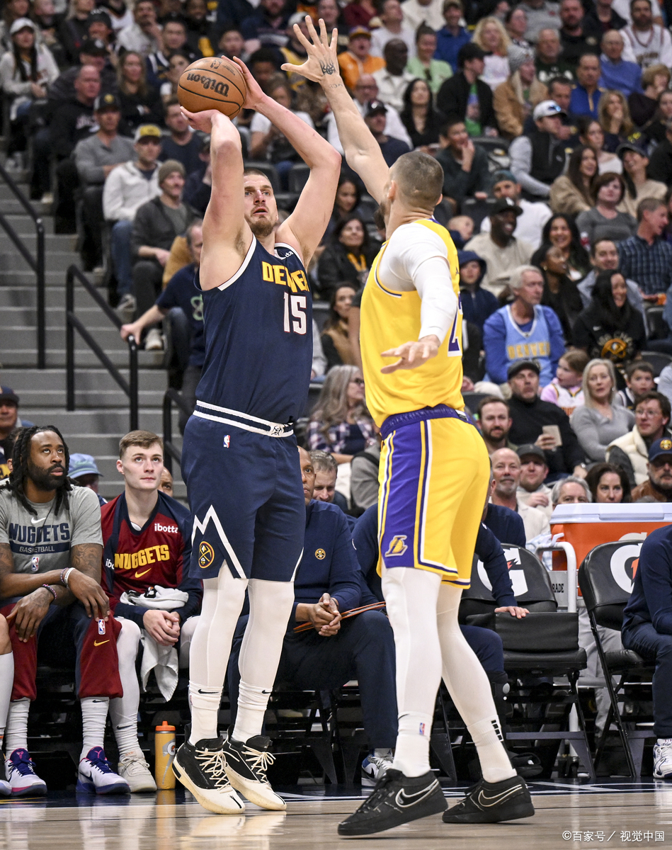 包含赛地聚焦——NBA季后赛清晨热度飙升，阿贾克斯防线松动，媒体盛赞，更衣室氛围转暖的词条-esports