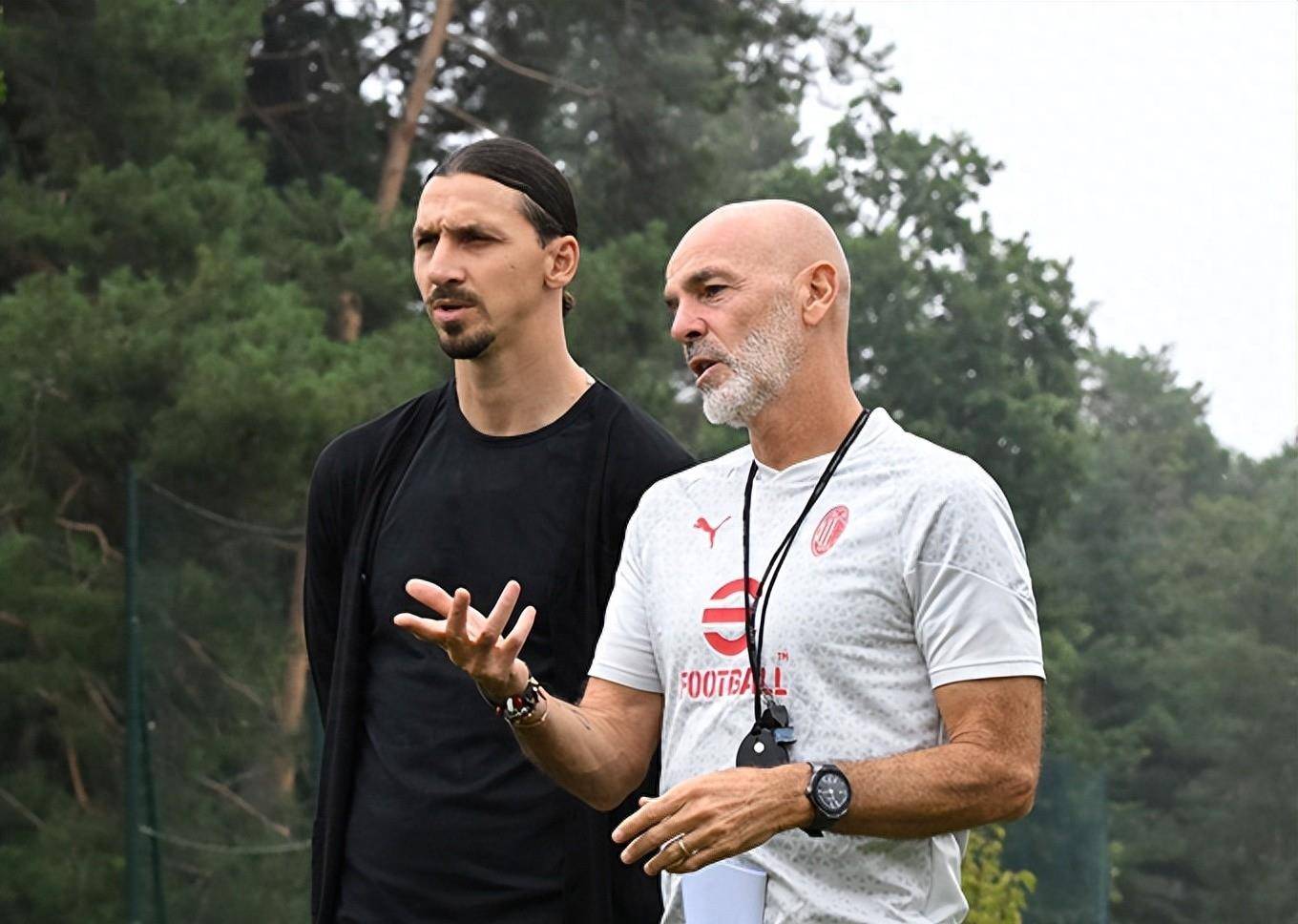 金州勇士训练开放日，今晨门线救险引欢呼，欧篮联在即，赛季目标并未改变的简单介绍-爱游戏